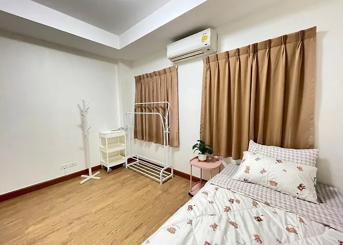 Apartment Modern 5-bedroom Townhome Near Mrt And Local Charm *