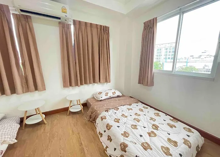 Modern 5-bedroom Townhome Near Mrt And Local Charm Apartment