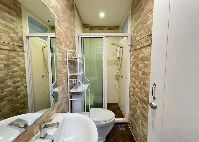 Apartment Modern 5-bedroom Townhome Near Mrt And Local Charm