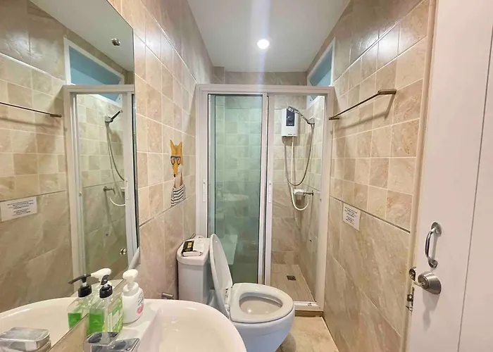 Apartment Modern 5-bedroom Townhome Near Mrt And Local Charm *