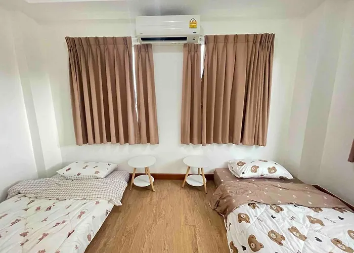 Apartment Modern 5-bedroom Townhome Near Mrt And Local Charm Bangkok